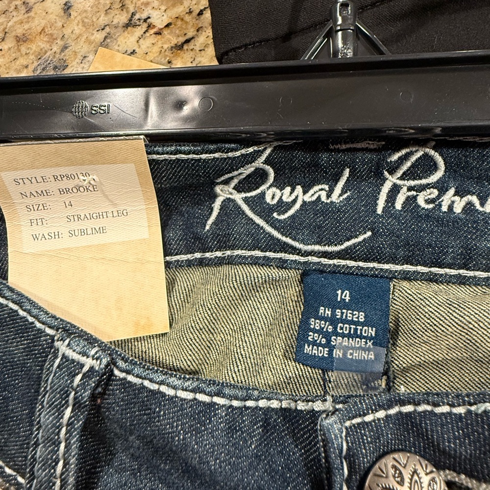 Royal Premium Straight Leg Jeans with Embellished Back Pockets & Subtle Fading - Picture 4 of 5